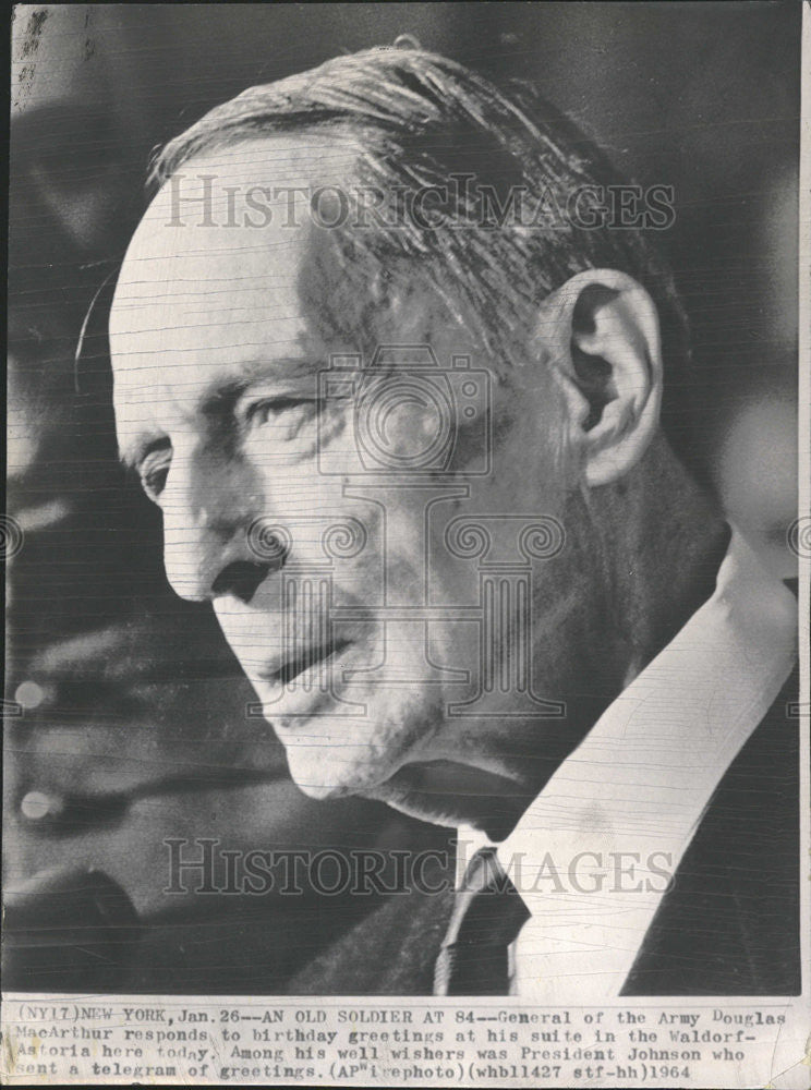 1964 Press Photo Douglas MacArthur Army General Waldorf Astoria greet birthday - Historic Images