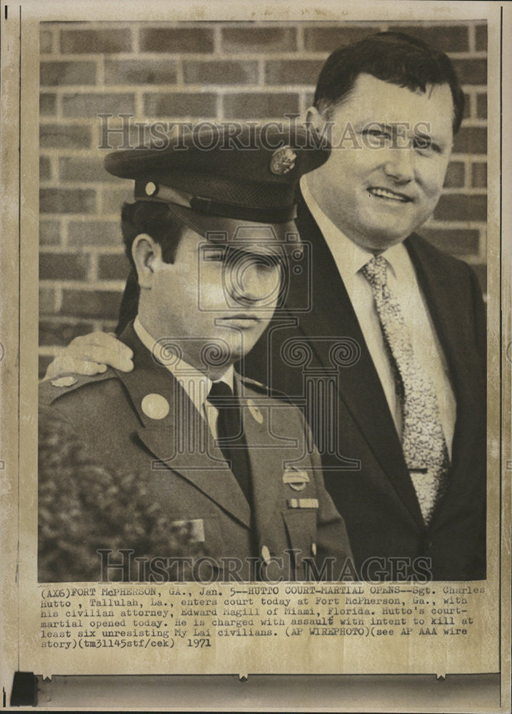1971 Press Photo Sgt Charles Hutto Fort McPherson court Edward Magill attorney - Historic Images
