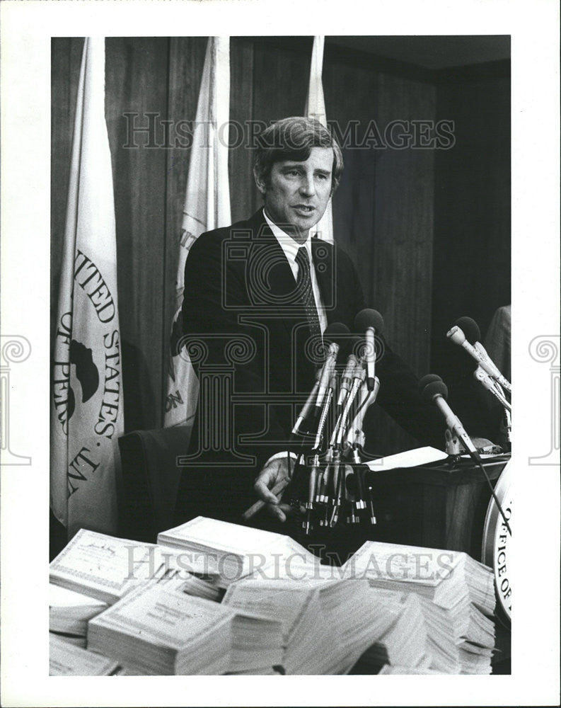 1984 Press Photo Donald J Devine, Director US Office of Personnel Management - Historic Images