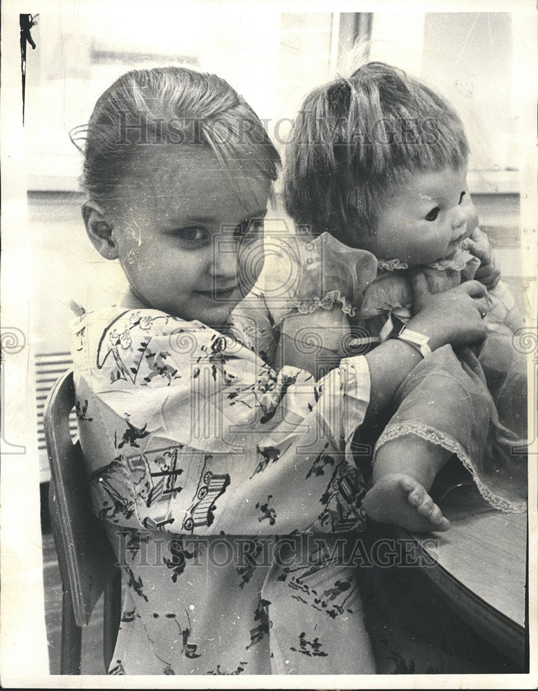 1963 Press Photo Children Memorial Hospital Julia Walsh valve transplant - Historic Images