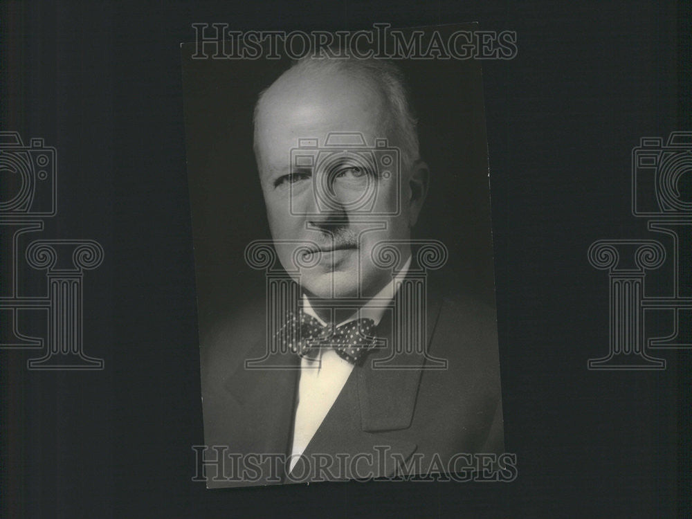 1943 Press Photo Walter Gifford President American Telephone Company - Historic Images