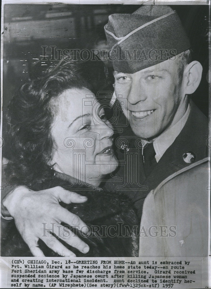 1957 Press Photo Aunt Embrace William Girard Home State Fort Sheridan Japanese - Historic Images