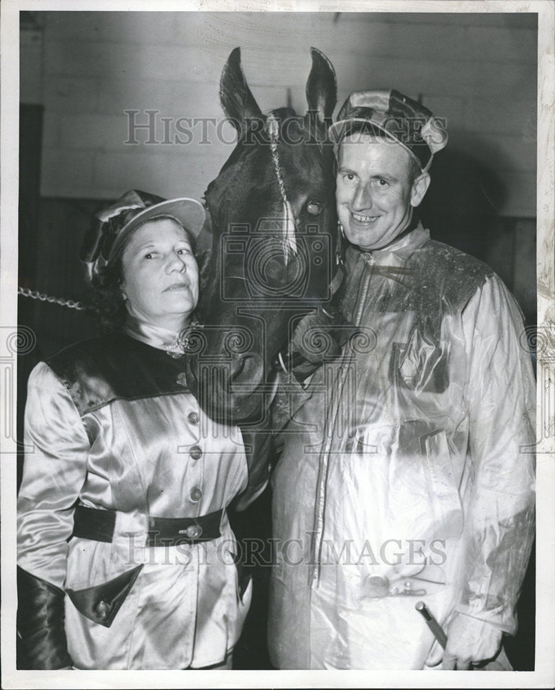 1952 Press Photo Mr Mrs James Fleming Waymire Harness Driver - Historic Images