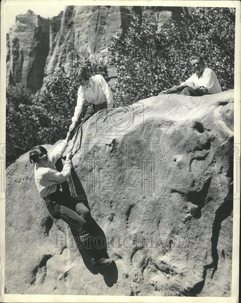 1941 Press Photo HIKER ZION NATIONAL PARK UNITED STATES - Historic Images