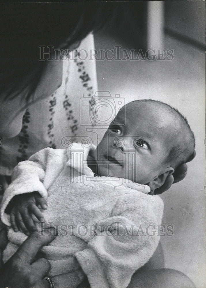 1973 Press Photo Vietnam War orphan Youngfiled wheat Ride - Historic Images