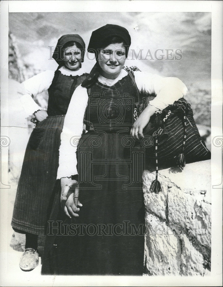 1941 Press Photo worldly possessions homespun bags brides Yugoslavia  wedding - Historic Images