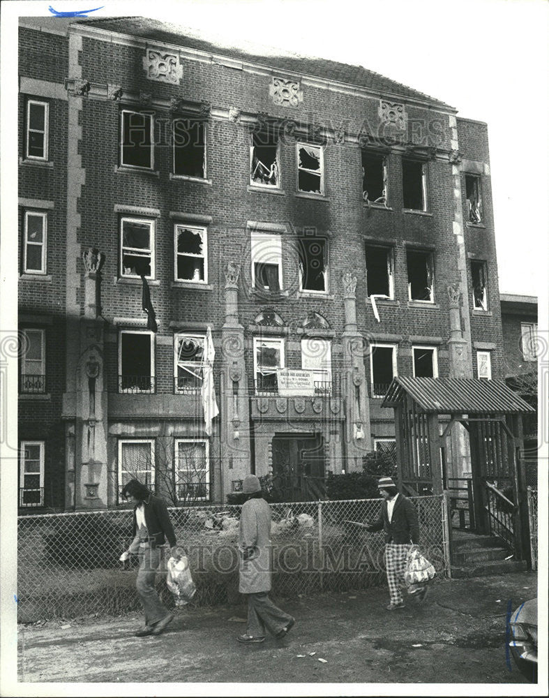 1979 Press Photo North Side Residents Burned Out Apartment - Historic Images