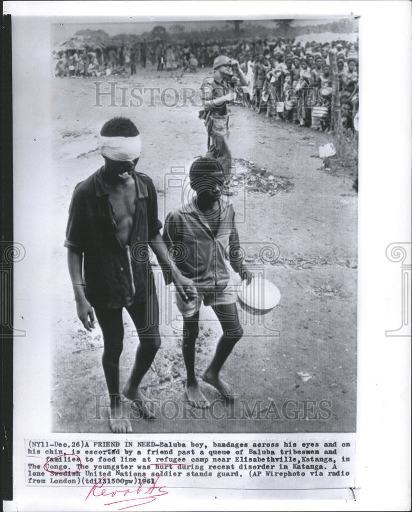 1931 Press Photo Baluba Bey tribesmen Bandages Chin Camp Refuges Line UN - Historic Images