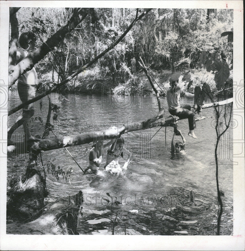 1941 Press Photo Teenagers enjoying the river at St. Petersburgh - Historic Images