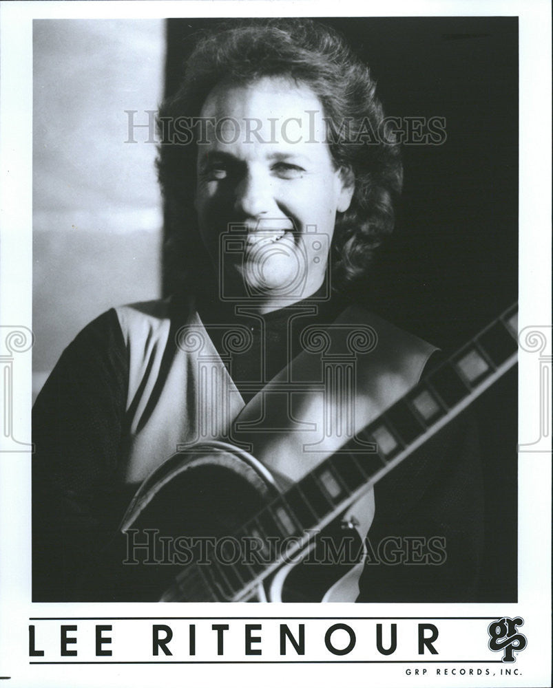 1993 Press Photo Entertainer Lee Ritenour Promotional Picture With Guitar - Historic Images