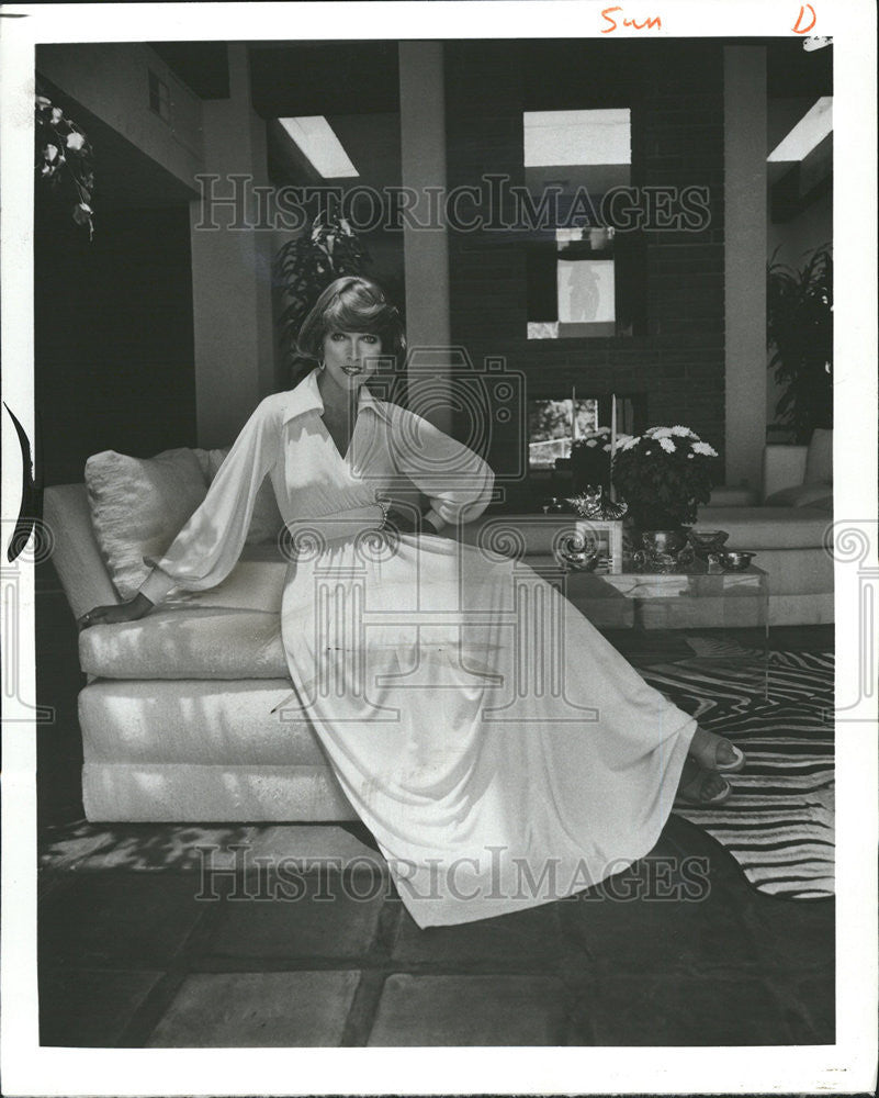 1976 Press Photo Evening gown clothing - Historic Images