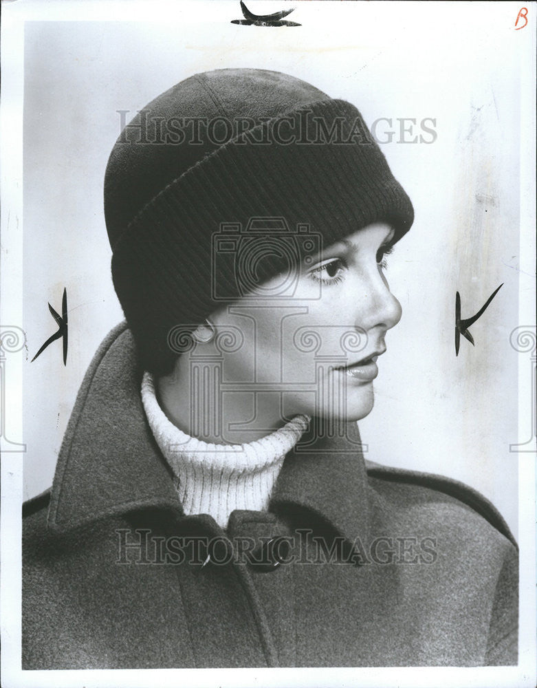 1976 Press Photo Fashion Women Clothing Hat - Historic Images