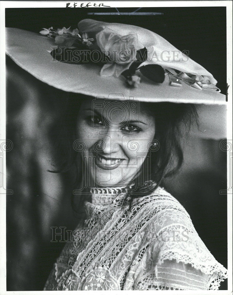 1981 Press Photo Beautiful Women Wearing Hats Clothing fashion - Historic Images