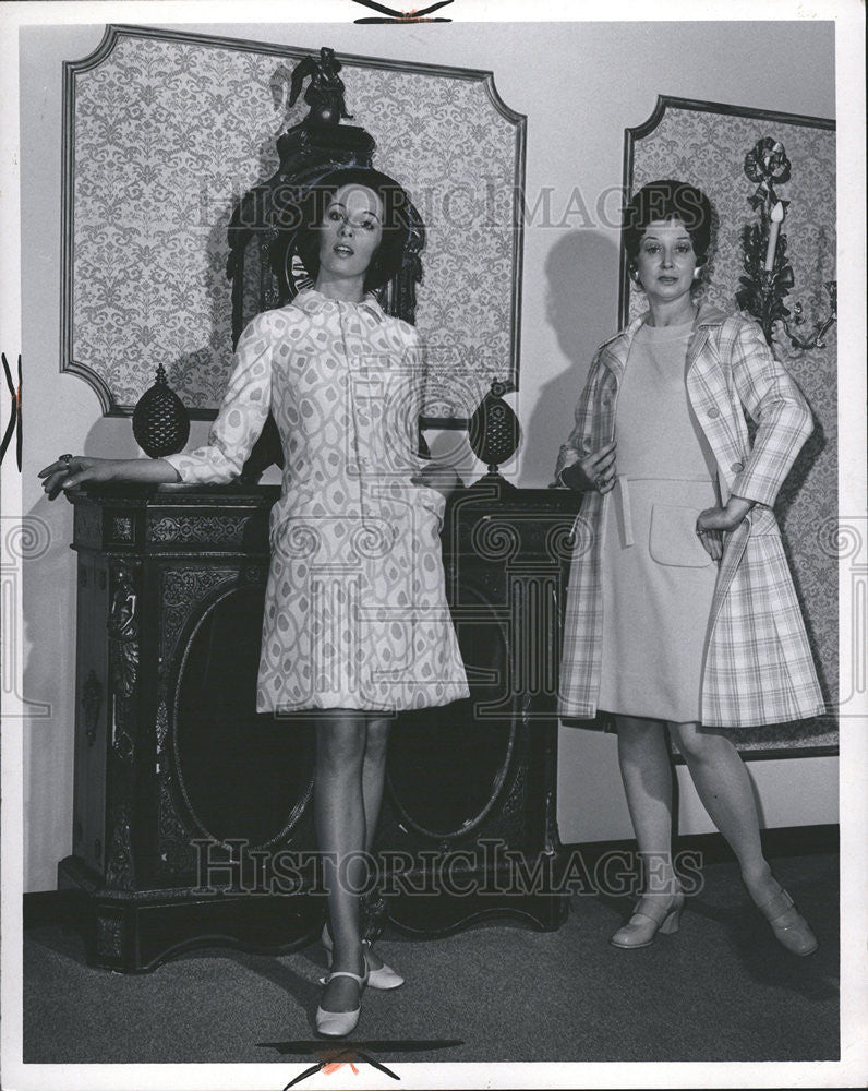 1970 Press Photo Models Siegel Baron Peters Fashion dresses Robert Scott Cloth - Historic Images