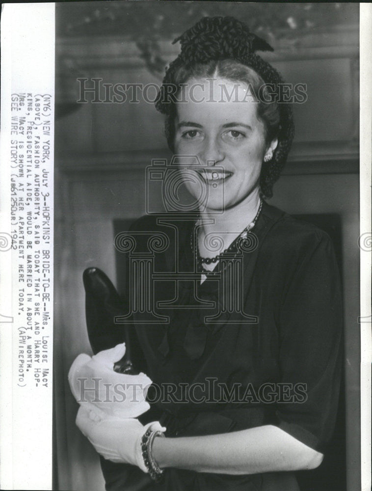 1942 Press Photo Mrs Louise Macy Hopkins Harry Fashion Married Apartment - Historic Images