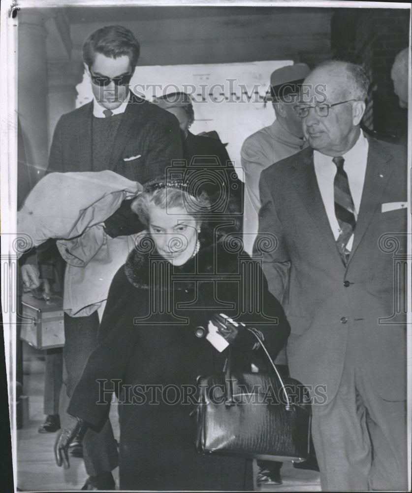 1964 Press Photo Mrs Douglas MacArthur Washington son Arthur Gen Leonard Heaton - Historic Images