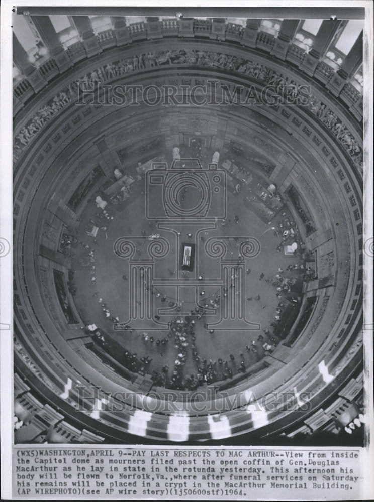 1964 Press Photo Capitol dome mourners coffin General Douglas MacArthur rotunda - Historic Images