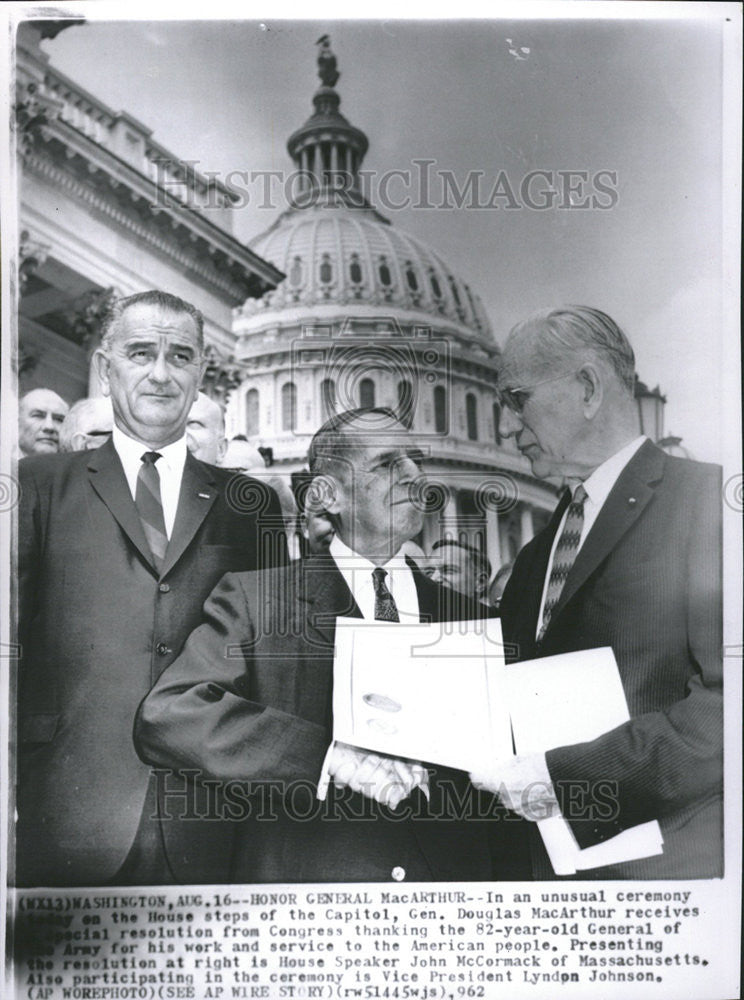 1962 Press Photo General Douglas MacArthur House Speaker John McCormack - Historic Images