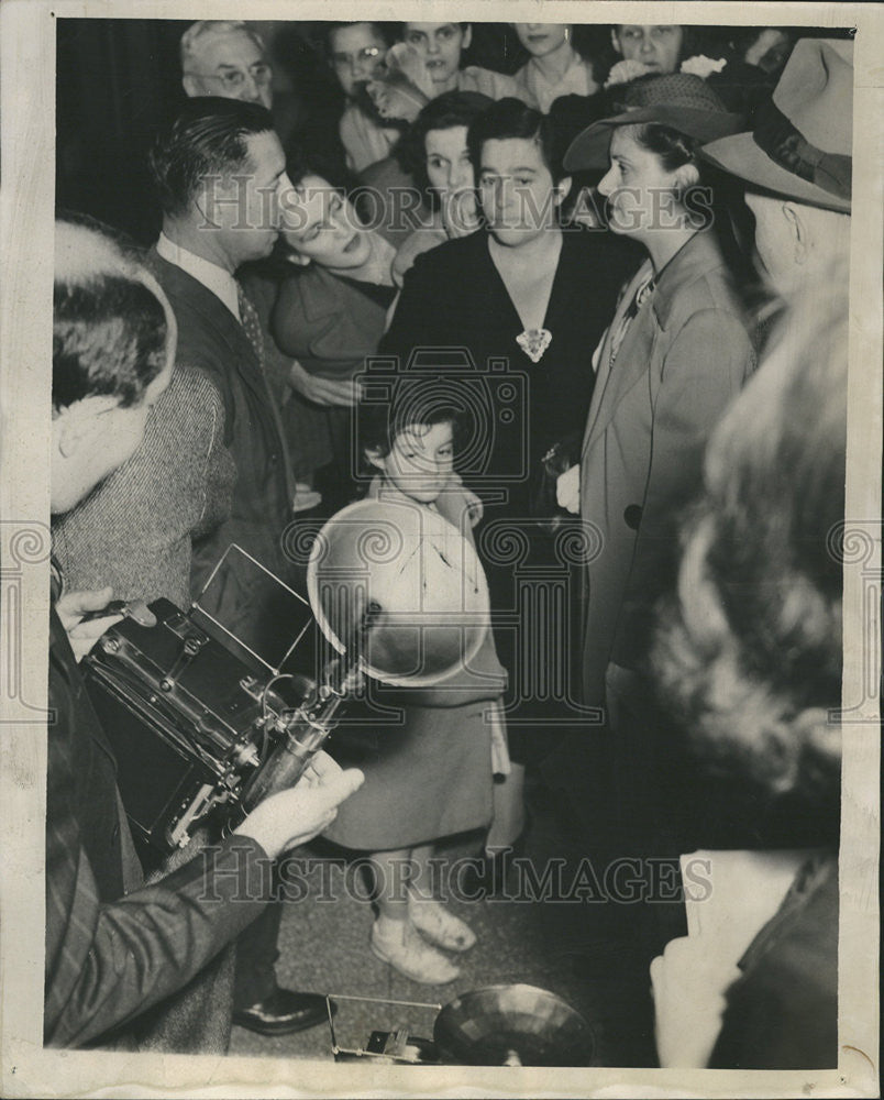 1944 Press Photo Gertrude Schwartz Padden daughter Lois School Board Case Judge - Historic Images