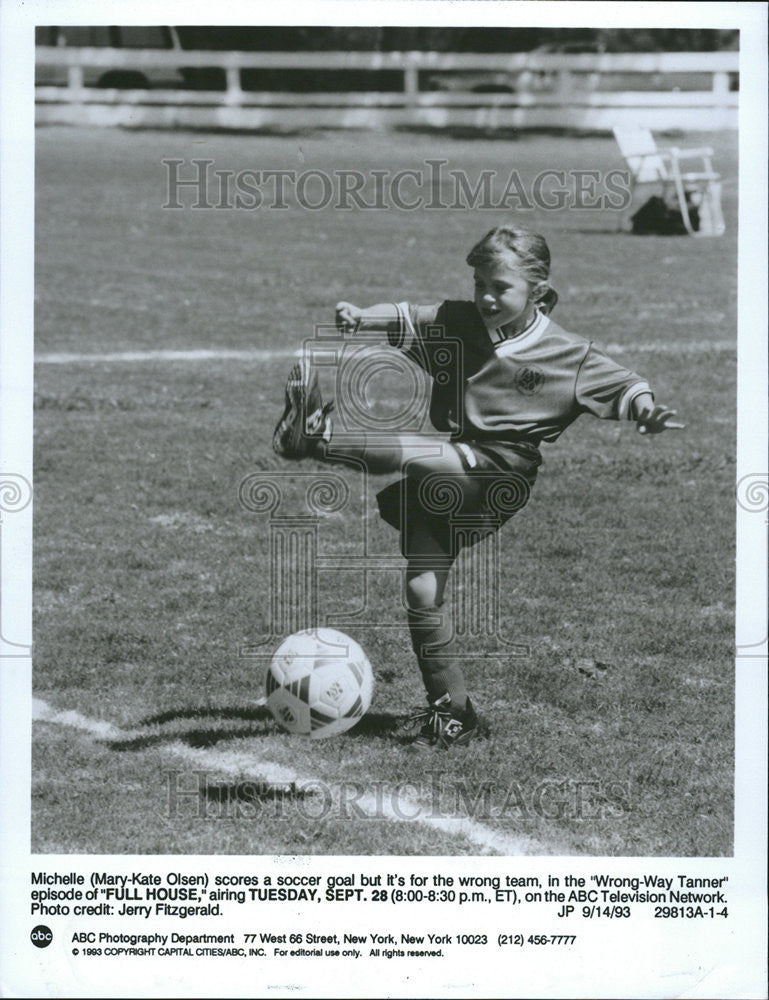 1993 Press Photo Michelle Mary Kate Olsen soccer goal Wrong Tanner Full House - Historic Images