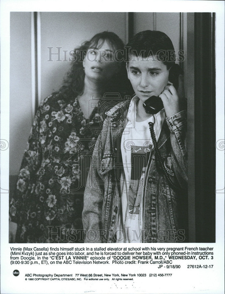 1990 Press Photo Doogie Howser&#39;s Max Casella &amp; Mimi Kvzyk Stuck In An Elevator - Historic Images