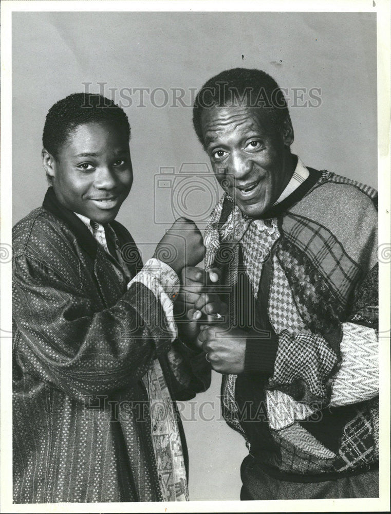 1986 Press Photo Malcolm Jamal Warner Theo Cliff Bill Cosby Clair Huxtable Snap - Historic Images