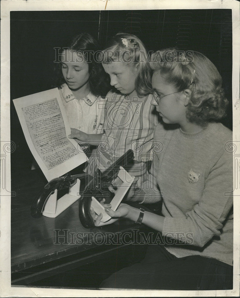 1942 Press Photo Chicago March McNeilo Carol Capp Betty Schroeder - Historic Images