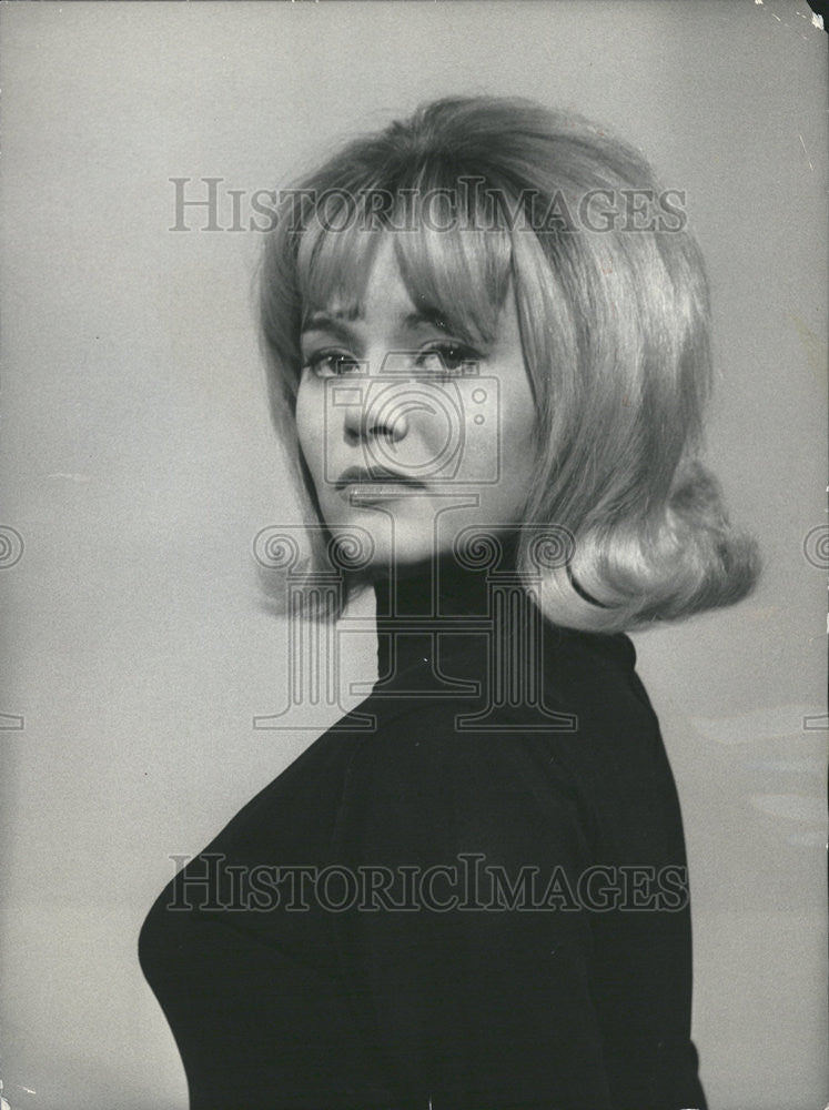 1966 Press Photo Director Gottfried Reinhard&#39;s New Discovery, Anita Hoefer - Historic Images