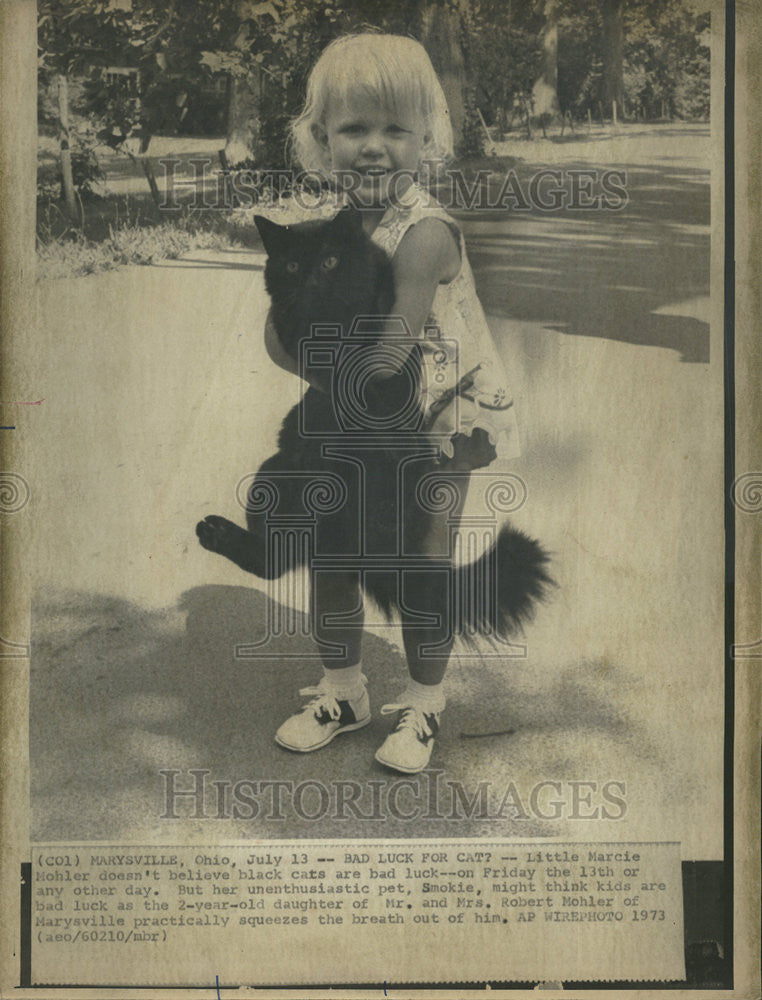 1973 Press Photo Little Marcie Kohler black cats bad luck Friday Robert Smokie - Historic Images