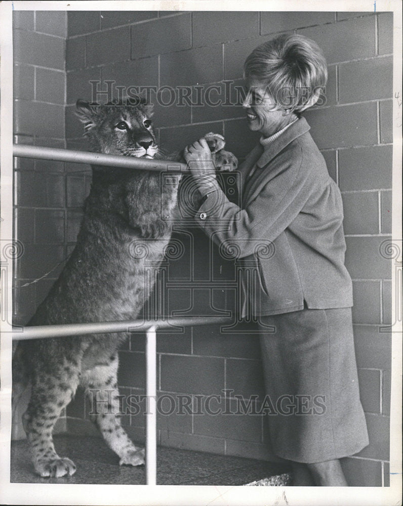 1967 Press Photo Nekoosa stands united sounds off Tall Height - Historic Images