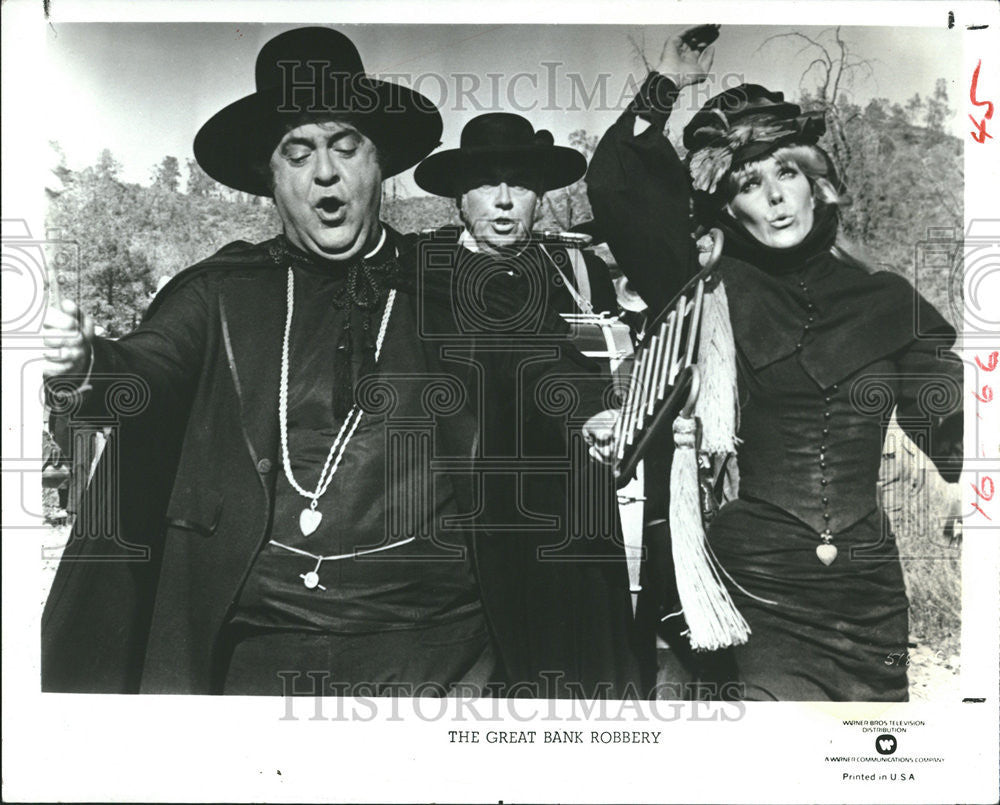 1984 Press Photo Zero Mostel and Kim Novak in The Great Bank Robbery - Historic Images