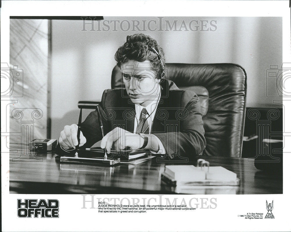 1988 Press Photo Judge Reinhold stars Jack lssel Senator Son Head Office - Historic Images