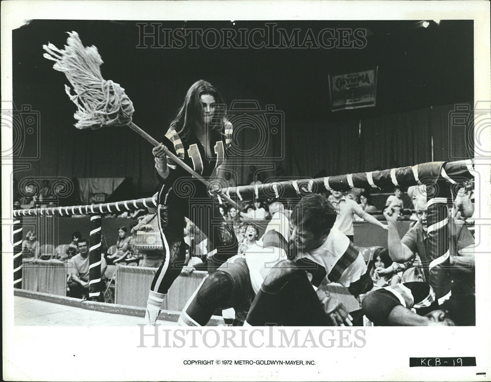 1972 Press Photo Raquel Welch As The &quot;Kansas City Bomber.&quot; - Historic Images