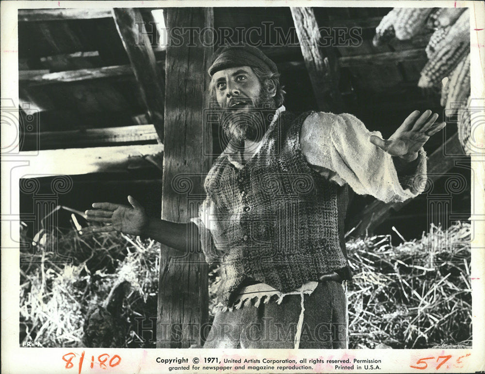 1971 Press Photo Fiddler On The Roof Film Rich Man Scene Actor Topol - Historic Images