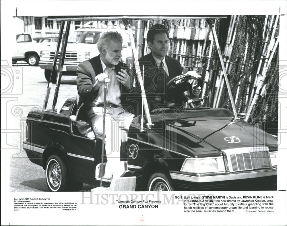 1991 Press Photo Steve Martin and Kevin Kline in a scene from &quot;Grand Canyon&quot;. - Historic Images