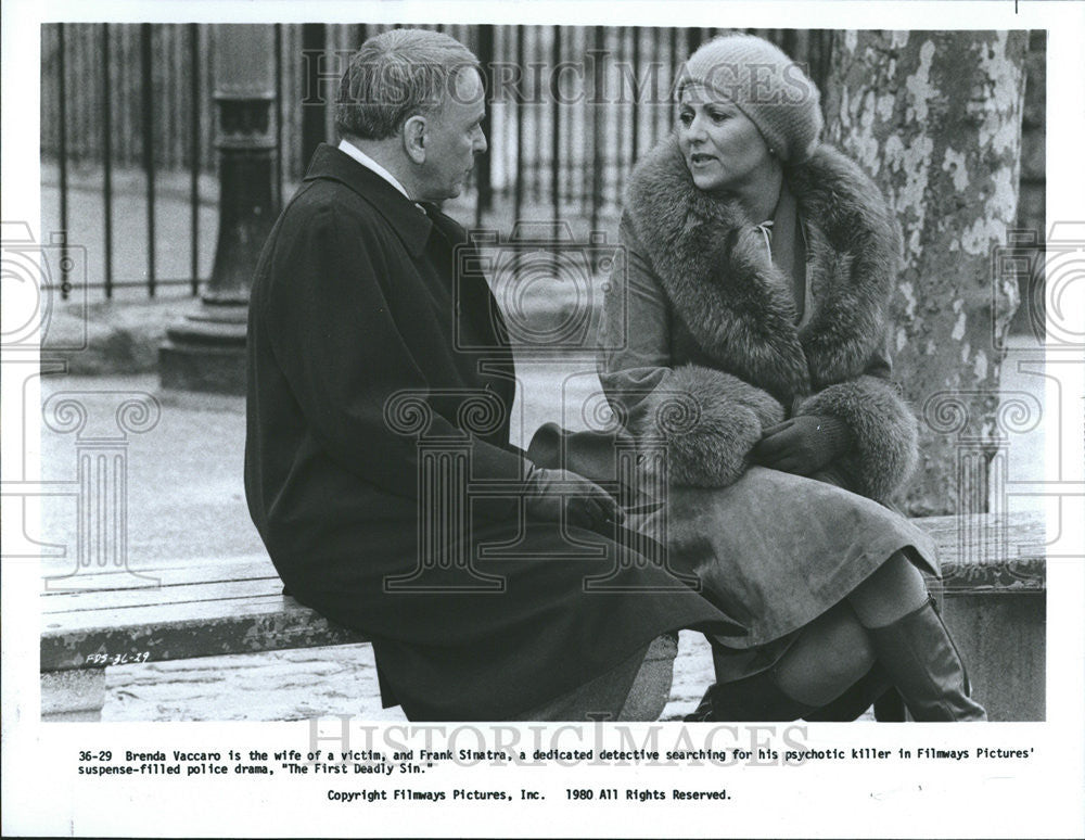 1980 Press Photo First Deadly Sin Film Actors Vaccaro Sinatra Park Bench Scene - Historic Images