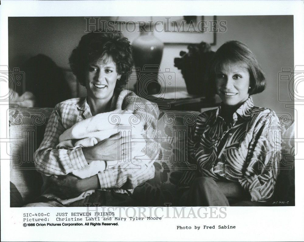 1986 Press Photo Just Between Friends Film Actresses Lahti Moore - Historic Images