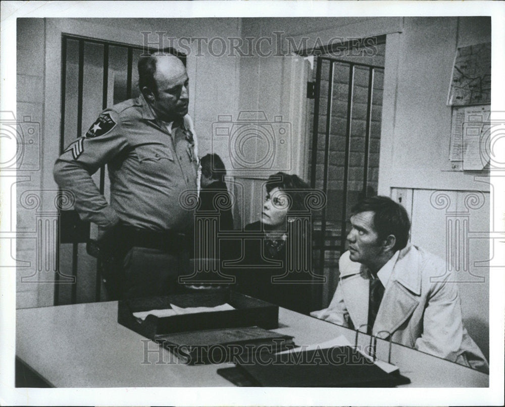 1972 Press Photo Jigsaw Film Police Questioning Scene Actors Wainright Miles - Historic Images