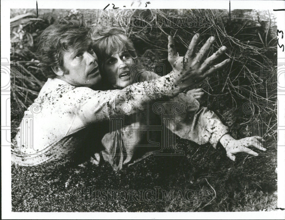 1977 Press Photo Peril Doug McClure Susan Penhaligon  Island - Historic Images