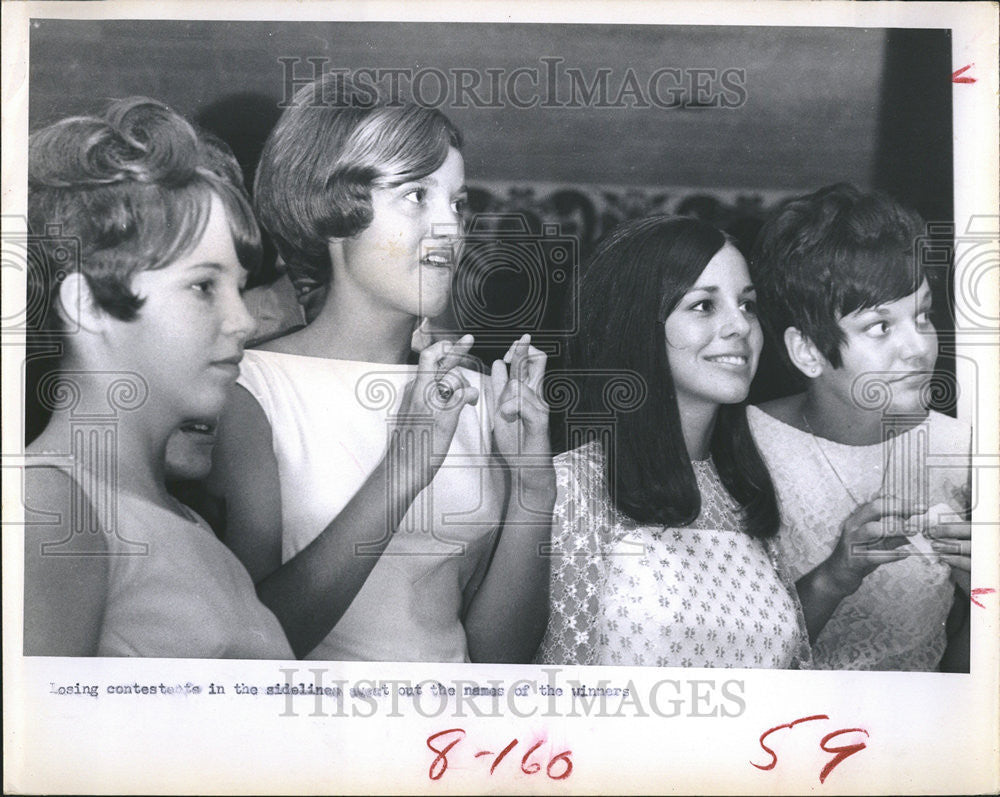 1967 Press Photo Fever pitch Judges Decision Backstage Girls Competition - Historic Images