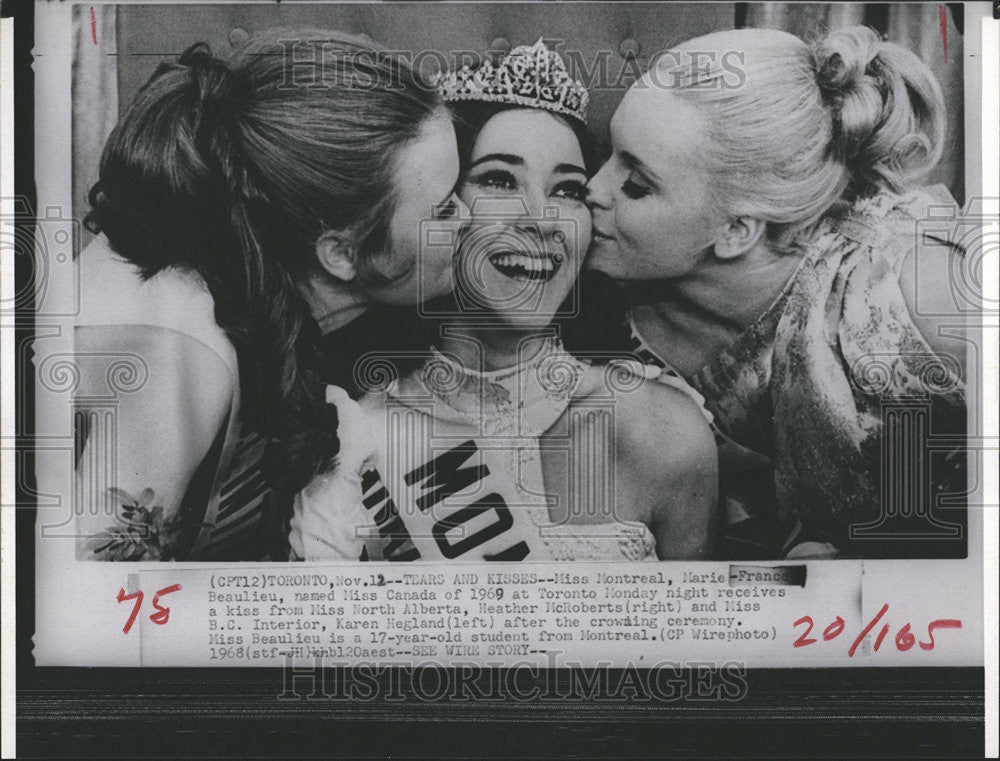 1969 Press Photo Miss Canada Queen Receiving Kiss From Fellow Contestants - Historic Images