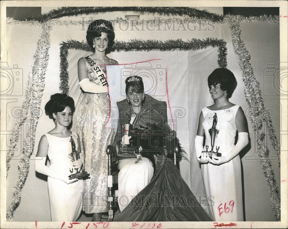 1966 Press Photo Frames Crowning Thevenet Miss Pete Ludzis Searsella - Historic Images