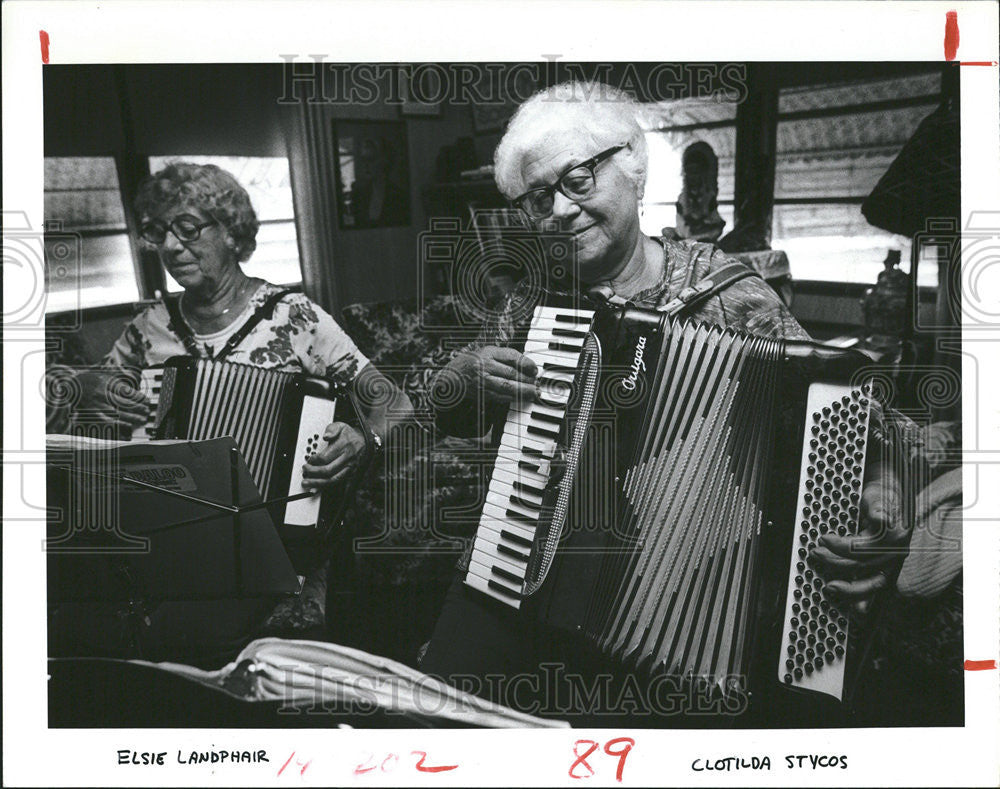 1981 Press Photo Elsie Landphair Clotilda stycos Ohio Michigan New York State - Historic Images