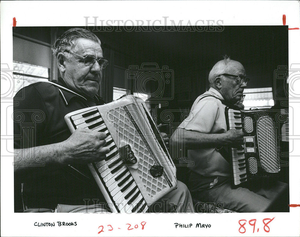 1981 Press Photo Brooks Mayo Accordion - Historic Images