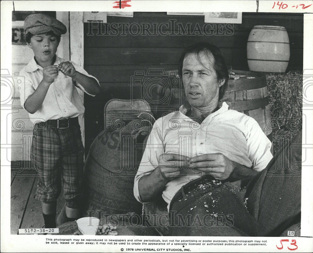 1979 Press Photo David Carradine White Clay Fast Charlie Motorcycle Women - Historic Images