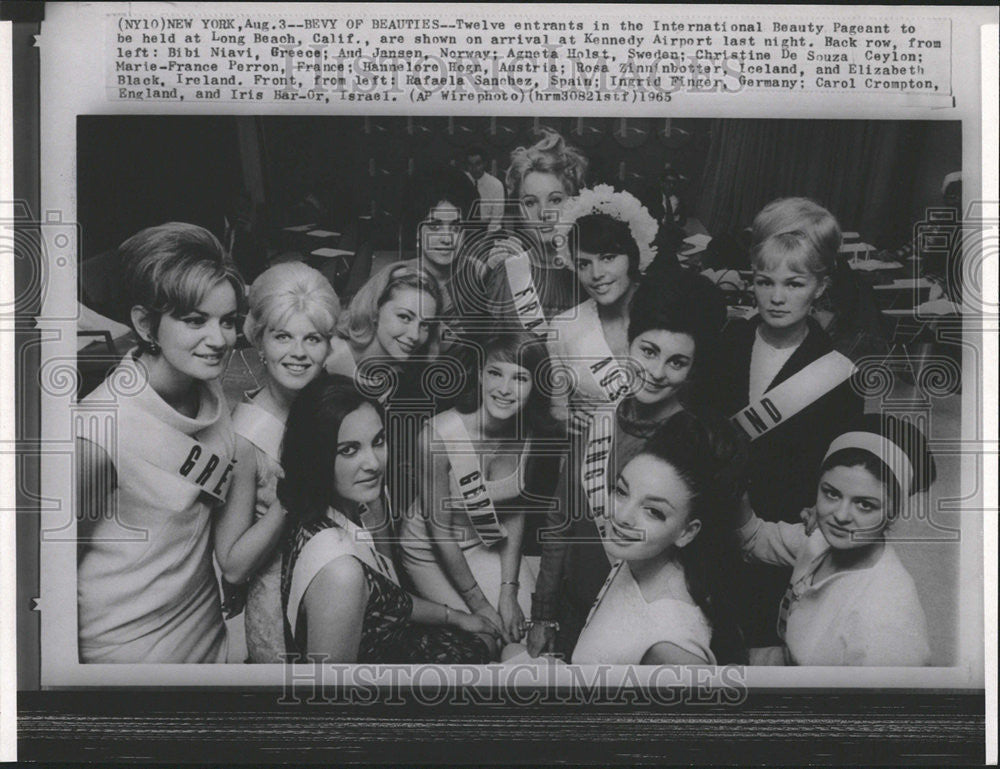 1965 Press Photo International Beauty Pageant Beach California Kennedy Airport - Historic Images