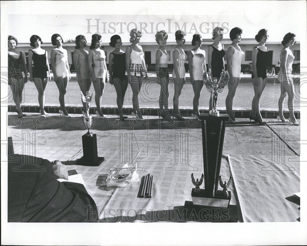 1964 Press Photo Competitors In The Miss Hy-Line Competition - Historic Images