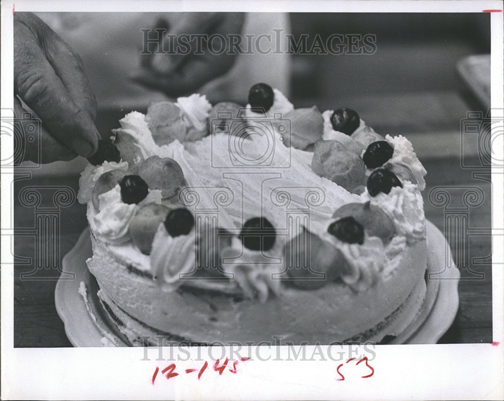 1966 Press Photo Cherry Pipe diagonal stripes Frosting cake cream puffs - Historic Images