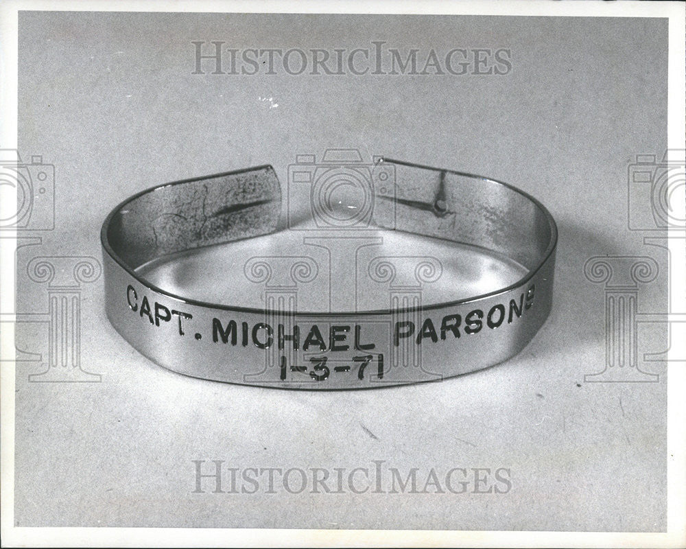 1973 Press Photo  Capt Michael Parsoni Paw MIA Bracelets - Historic Images