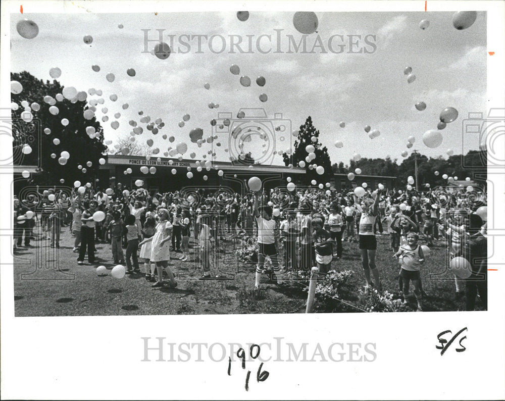 1981 Press Photo Pupil Brenda Hudson Deon Elementary School students - Historic Images